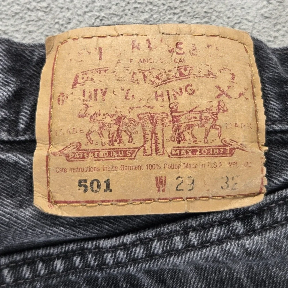 Vintage Levis 501 Jeans Mens Black Regular Straight Made In USA Fits 24x30 - Picture 14 of 16